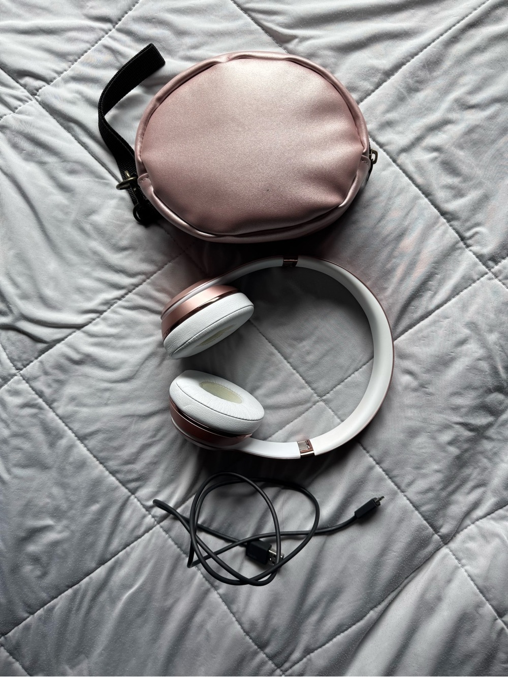 Beats by Dre Rose Gold and White On-Ear Headphones with Carry Pouch
